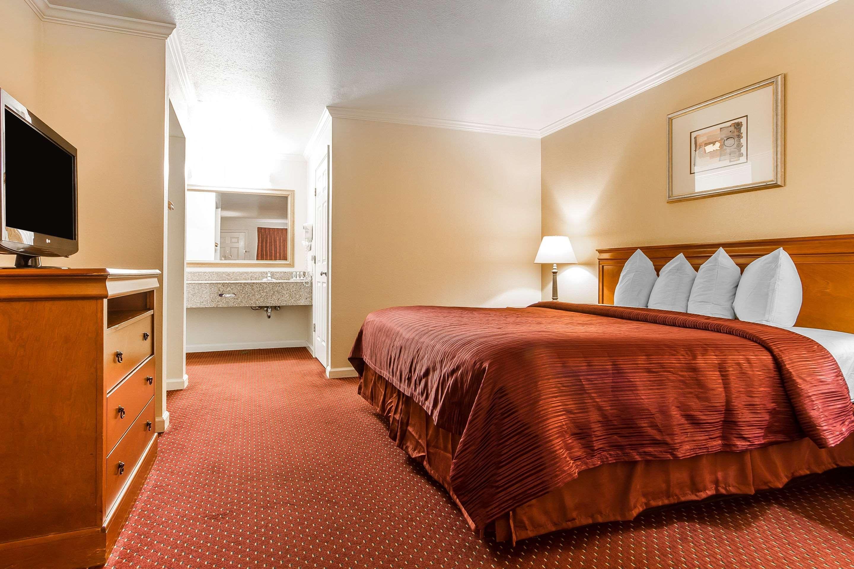 Hotel Quality & Gilroy